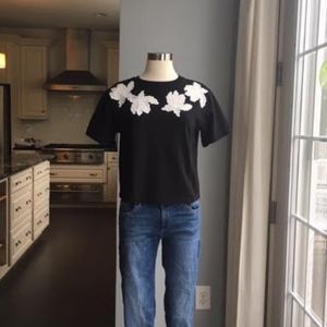Kinly black s/s sweatshirt with applique